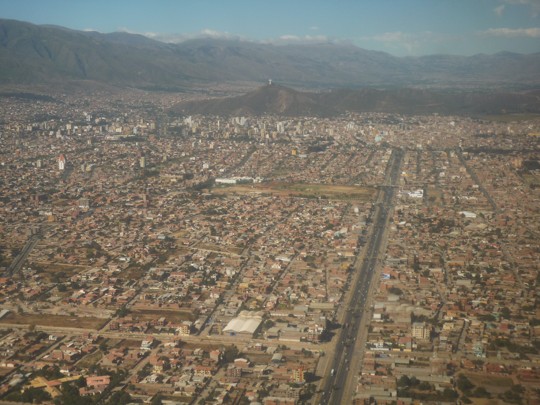 Photo arienne des quartiers ouest de Cochabamba