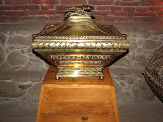 Funeral urn of Pedro Murillo in the crypt of heroes