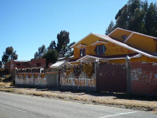 Devastated house of the former vice president Hugo Cardenas