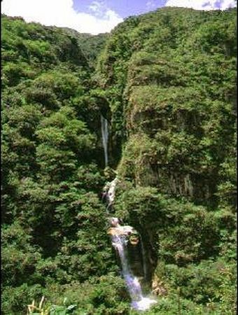 Cascada del valle de Zongo