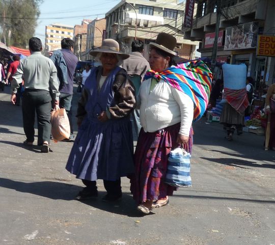 Cholitas en el mercado